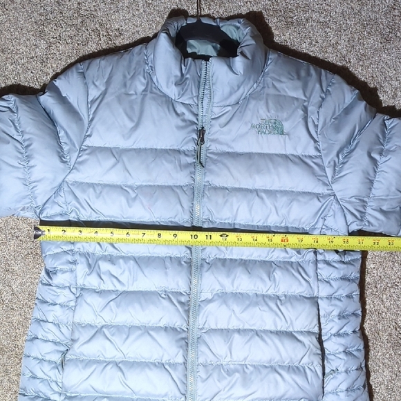 The North Face Women's Light Gray Puffer Jacket - Picture 13 of 14